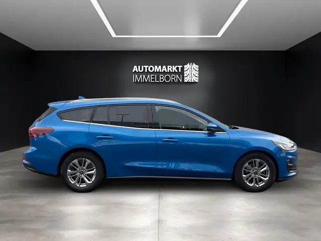Ford Focus view 11