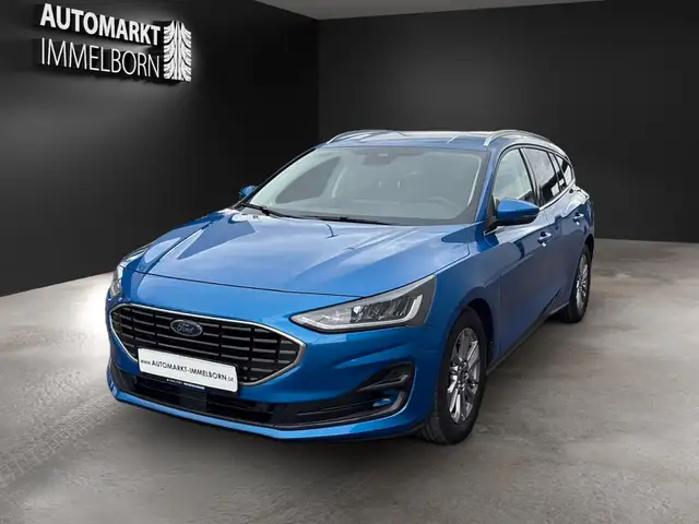 Ford Focus view 3