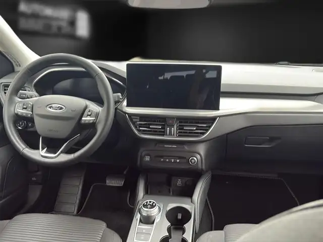 Ford Focus view 14
