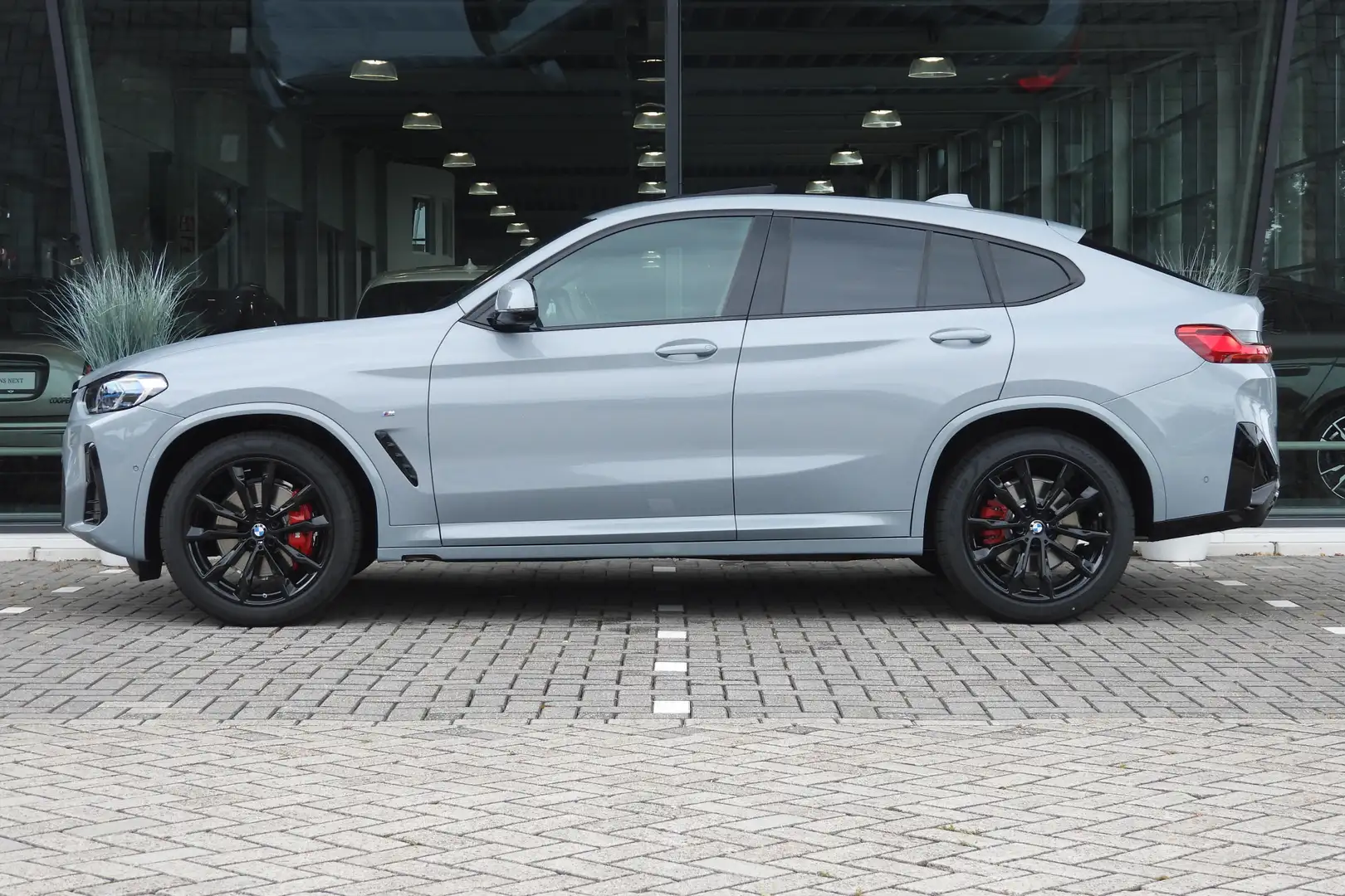BMW X4 xDrive30i High Executive M Sport Automaat / Panora Grijs - 2