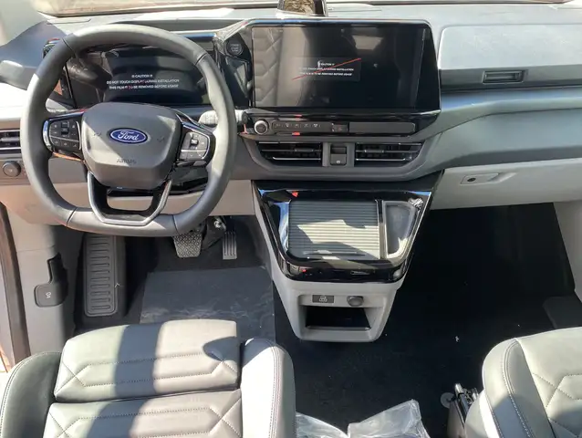 Ford Tourneo Custom view 4