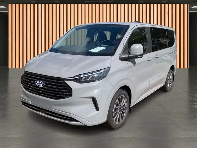 Ford Tourneo Custom view 2