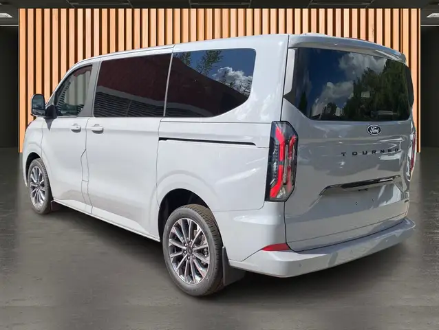 Ford Tourneo Custom view 12