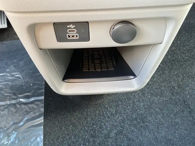 Ford Tourneo Custom view 9