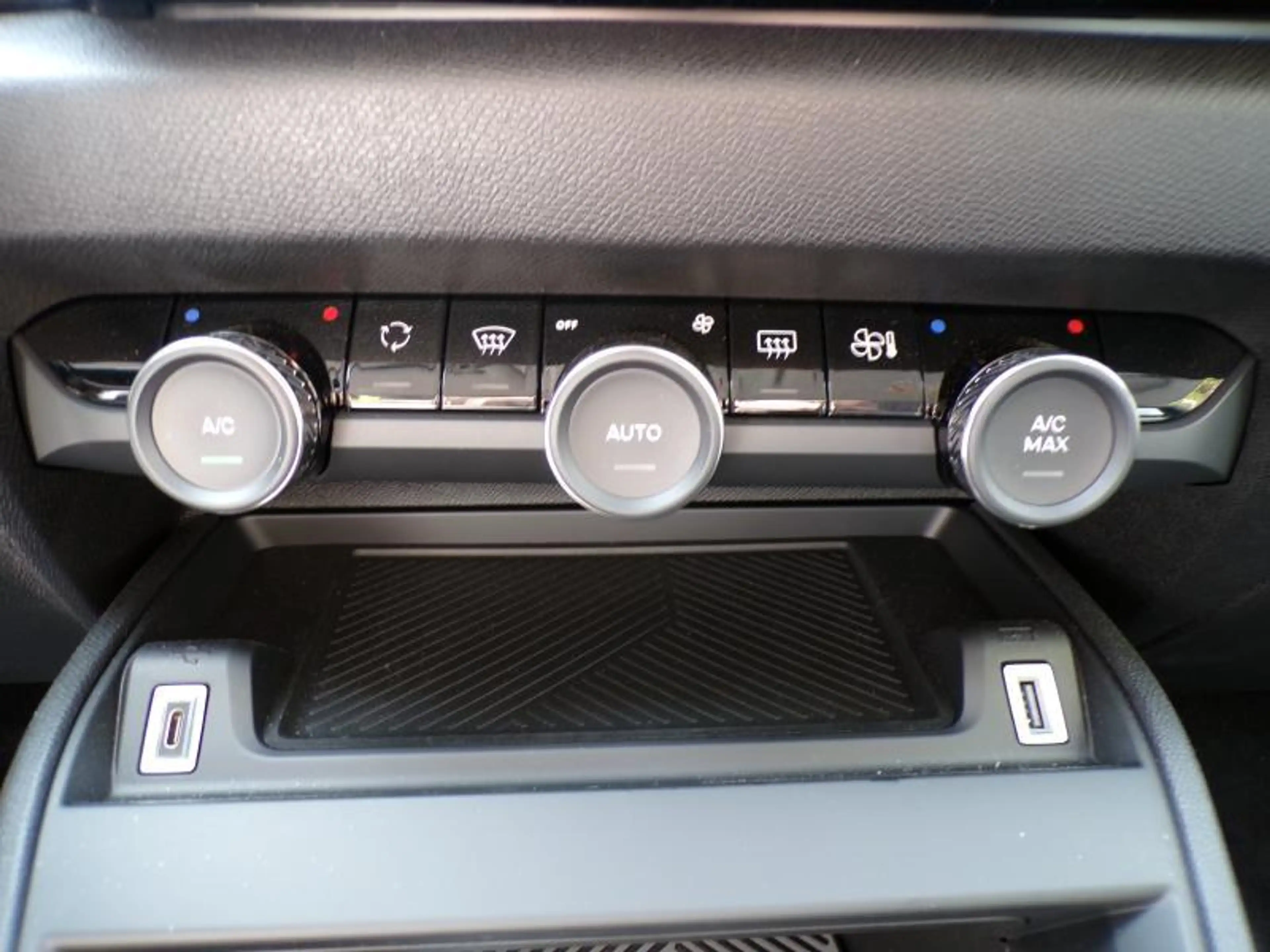 Citroen C4 1.2 136cv Automatique noir 05/25 6091km Airco GPS — photo 11
