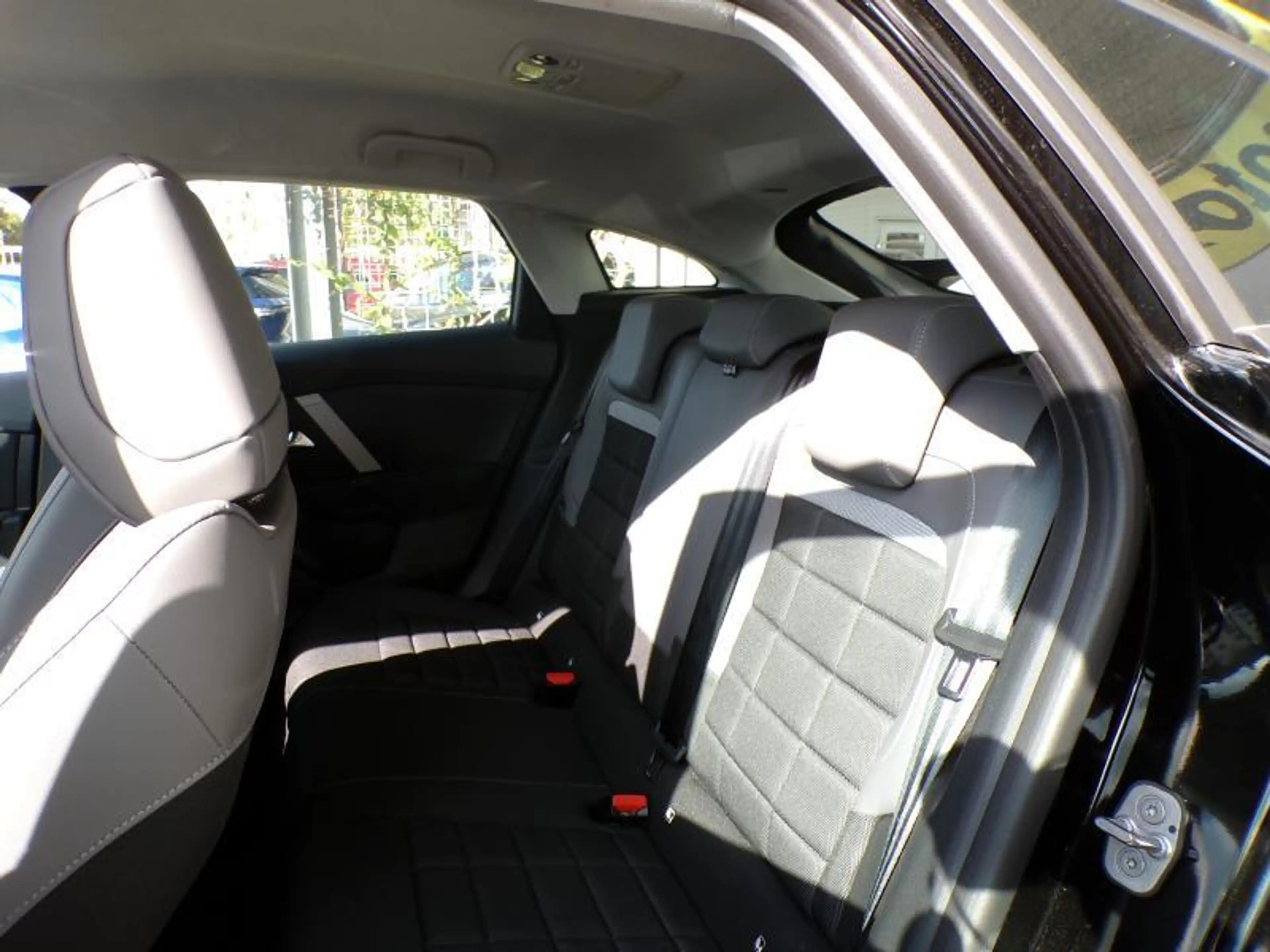 Citroen C4 1.2 136cv Automatique noir 05/25 6091km Airco GPS — photo 6