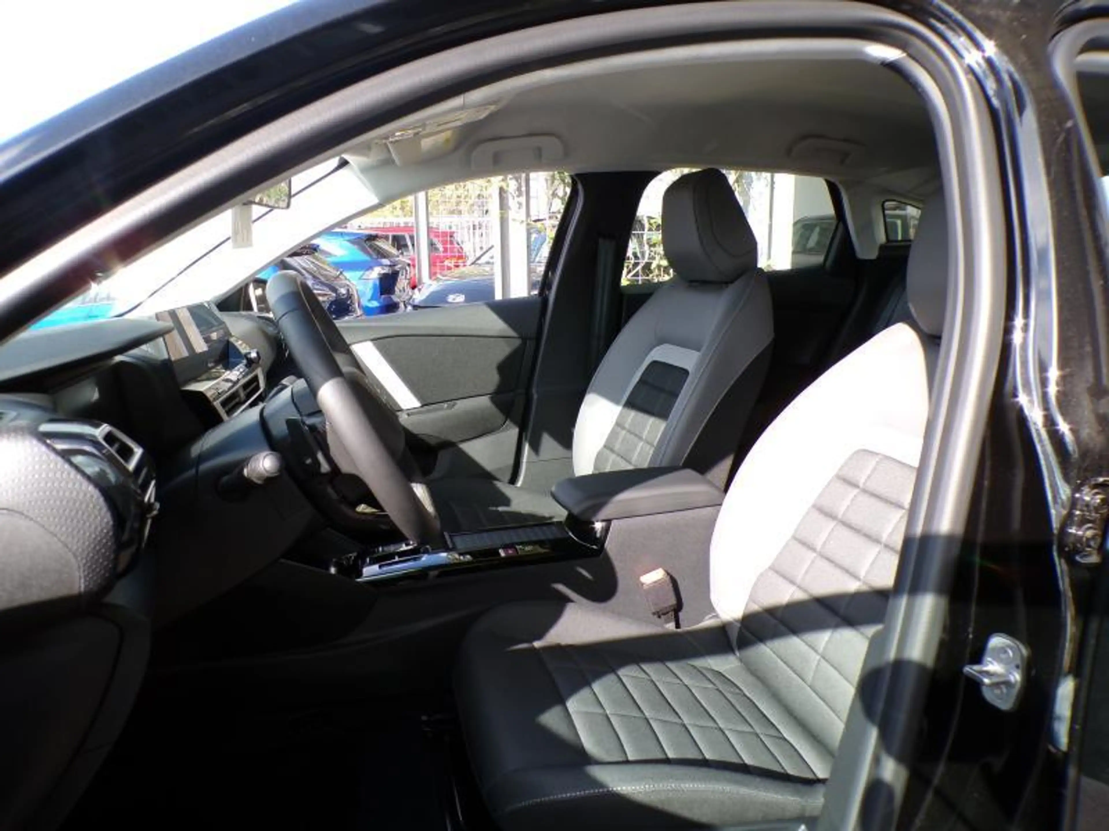 Citroen C4 1.2 136cv Automatique noir 05/25 6091km Airco GPS — photo 5