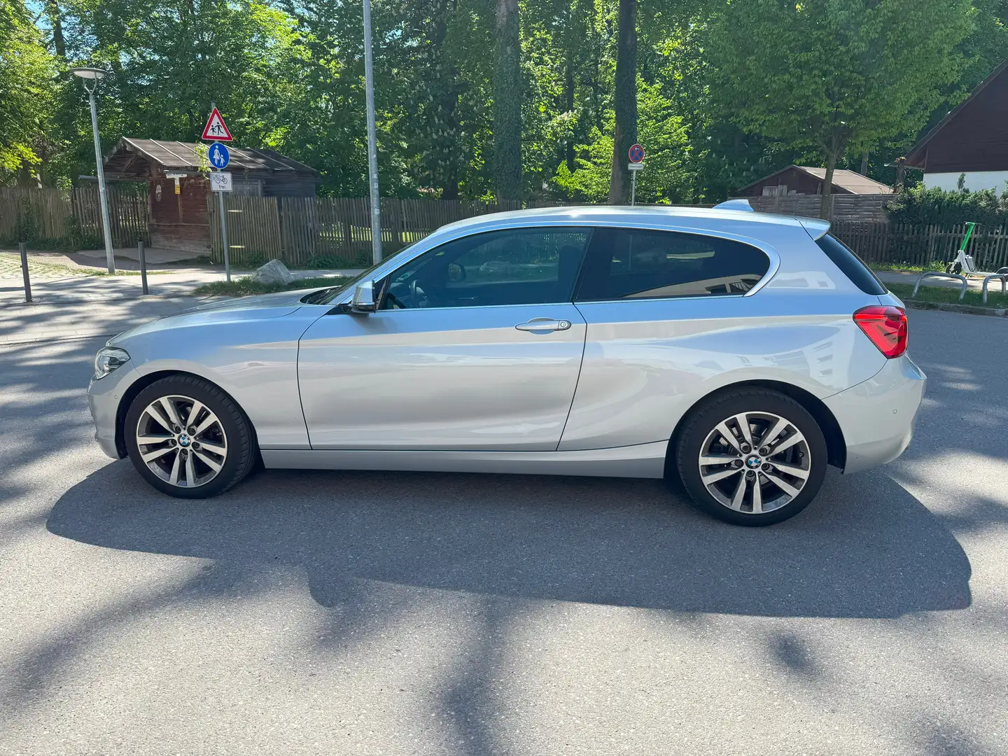 BMW 120 120d xDrive Aut. Advantage*TOP Ausstattung* Silber - 2