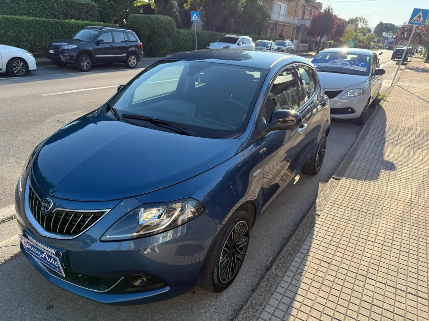 Lancia Ypsilon 1.0 FireFly 5 porte S&S Hybrid Gold Blu/Azzurro - 1