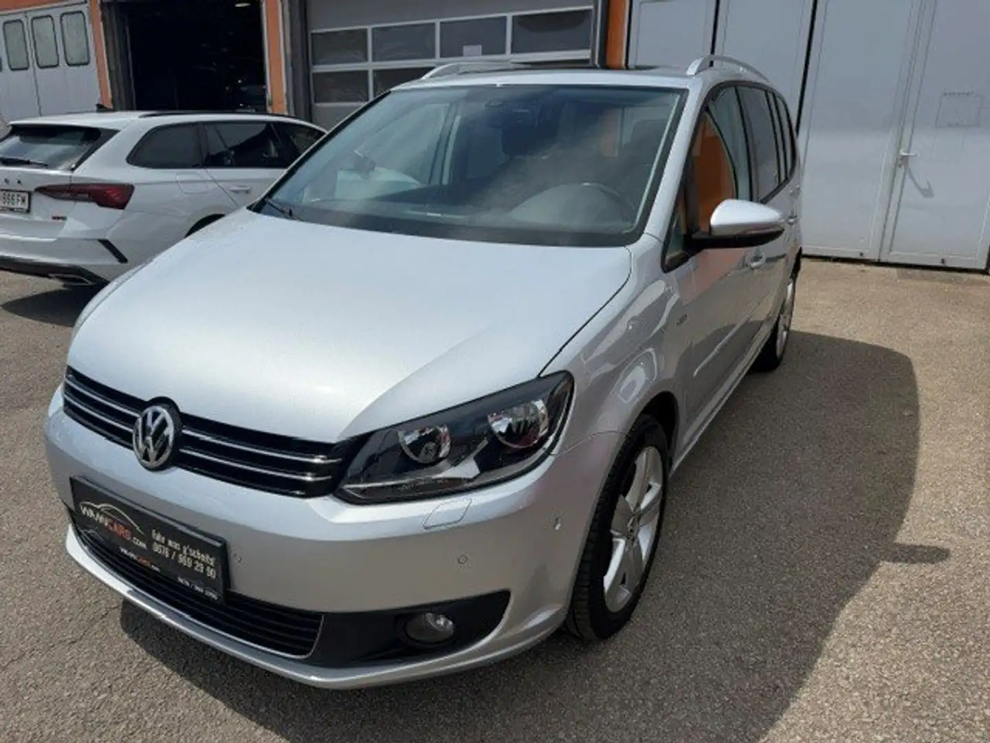 Volkswagen Touran Life BMT 7-Sitzer Grau - 1
