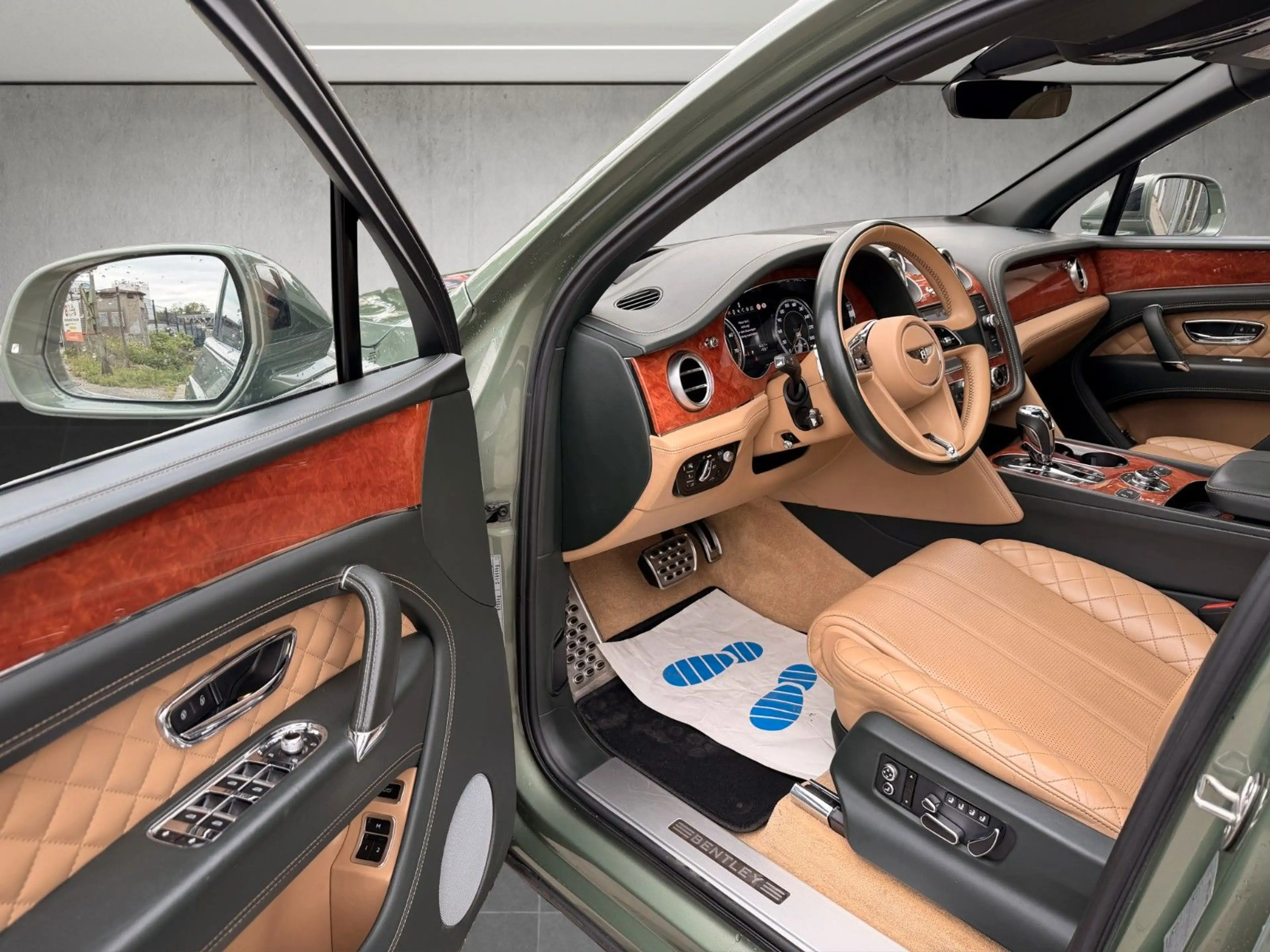 Bentley Bentayga 6.0 W12 4WD*Carbon*Pano*Nachtsicht — photo 4