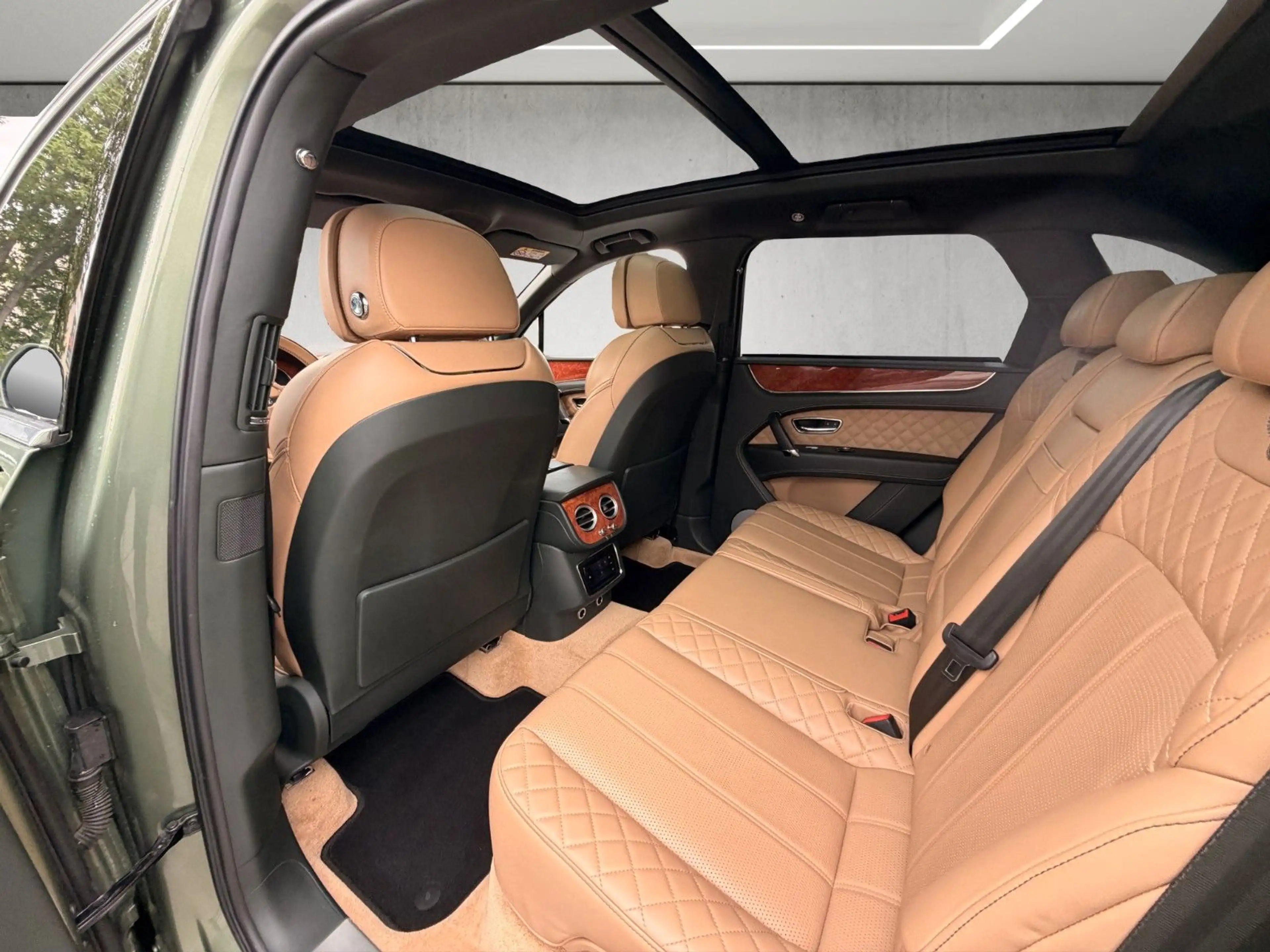 Bentley Bentayga 6.0 W12 4WD*Carbon*Pano*Nachtsicht — photo 8