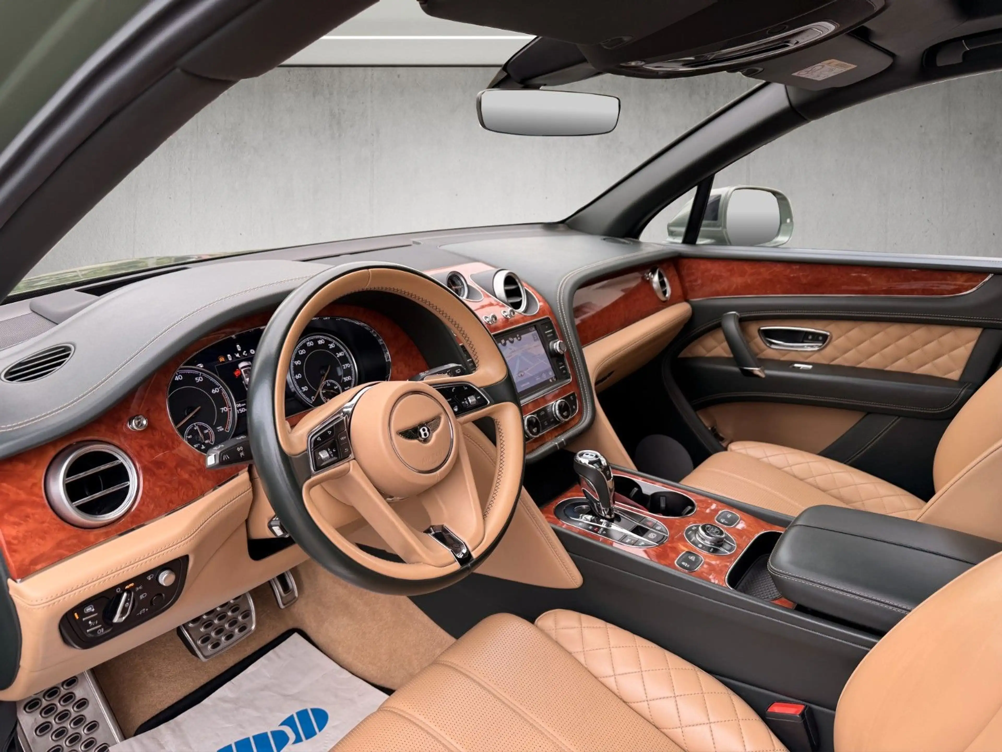 Bentley Bentayga 6.0 W12 4WD*Carbon*Pano*Nachtsicht — photo 5