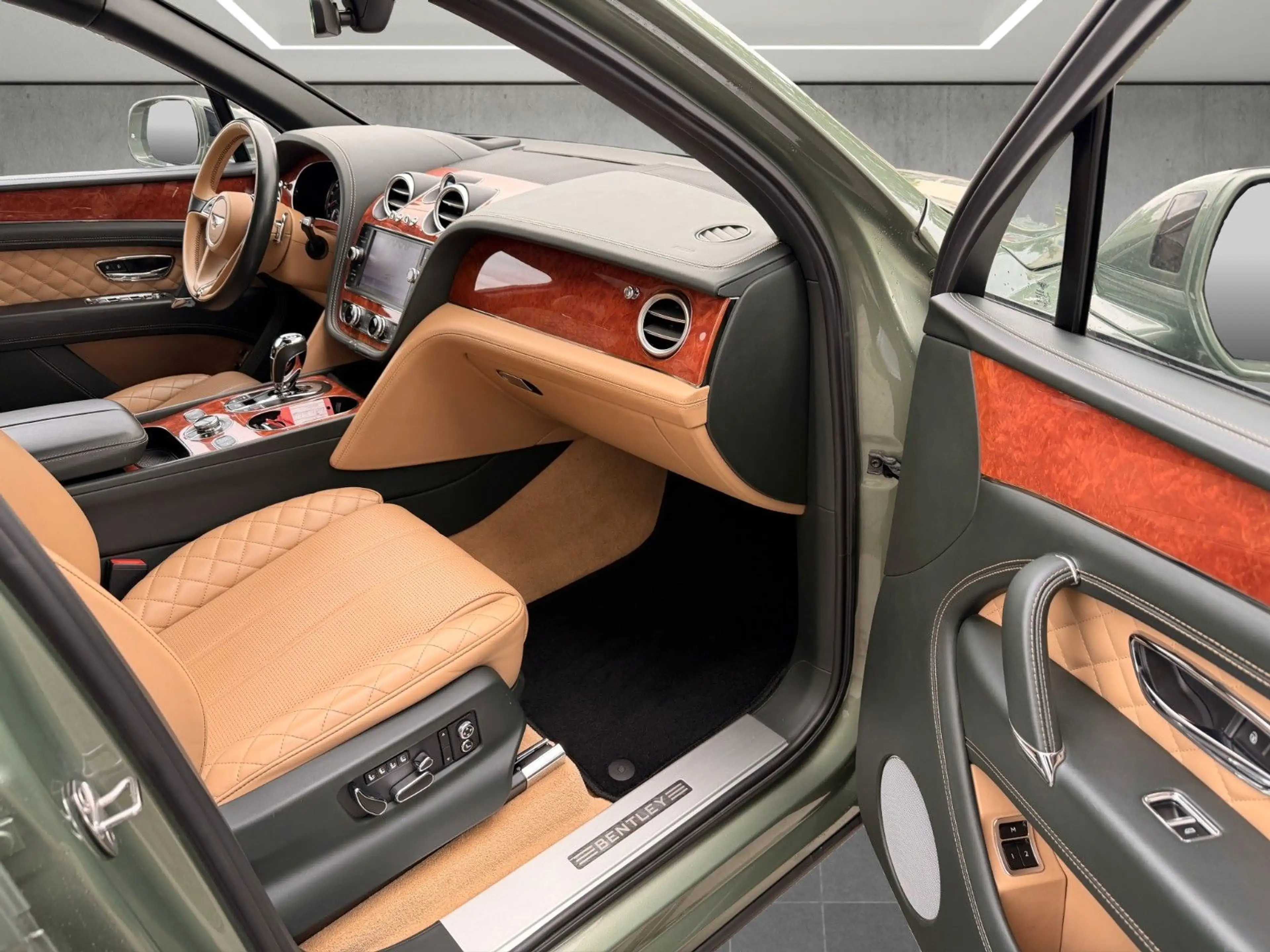 Bentley Bentayga 6.0 W12 4WD*Carbon*Pano*Nachtsicht — photo 11