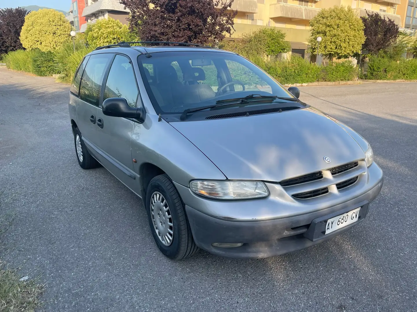 Chrysler Voyager 2.5 td LE - 1