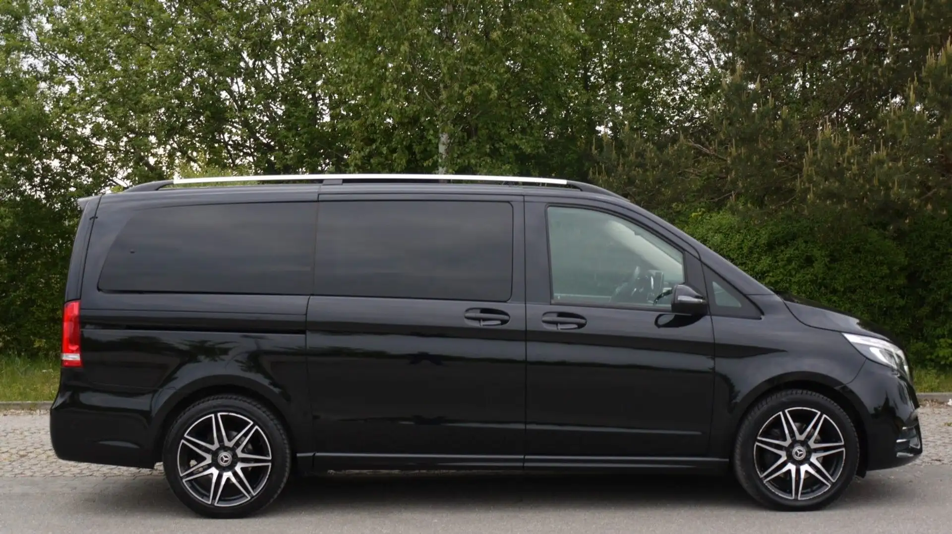 Mercedes-Benz V 300 d L ///AMG EXCLUSIVE EDITION 4MATIC Schwarz - 2