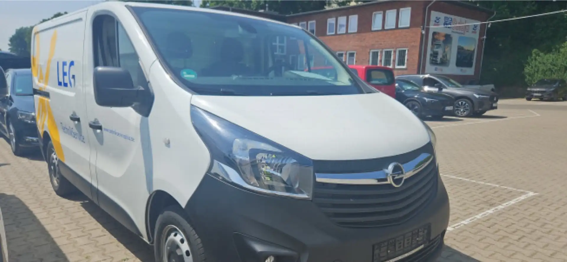 Opel Vivaro Kasten L1H1, 2,7t, Würth Regalausbau,Kamera Weiß - 2