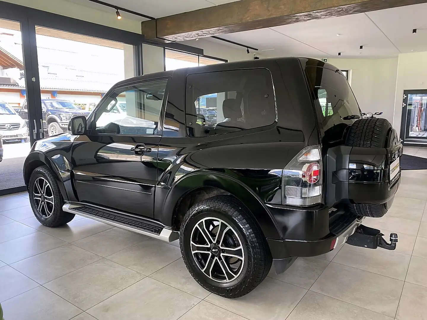 Mitsubishi Pajero 3,2 DI-D* VOLL* FINANZIERUNG ab € 249,- Schwarz - 2