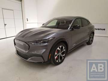 * AWD - 99Kwh - Full Option *