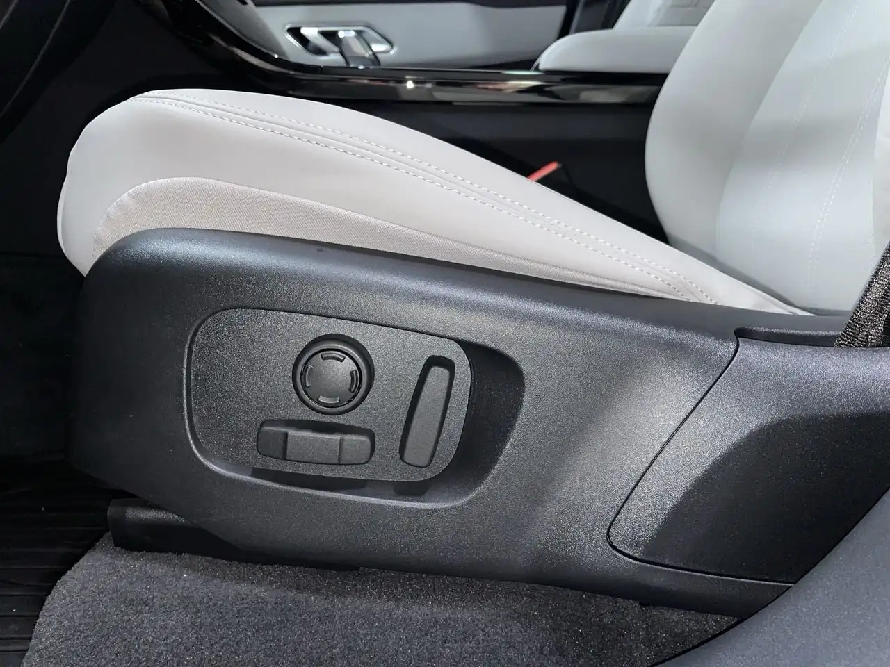Land Rover Range Rover Velar снимка Land Rover Range Rover Velar