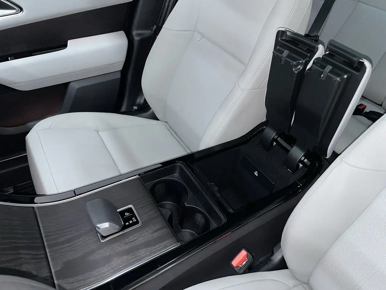 Land Rover Range Rover Velar снимка Land Rover Range Rover Velar