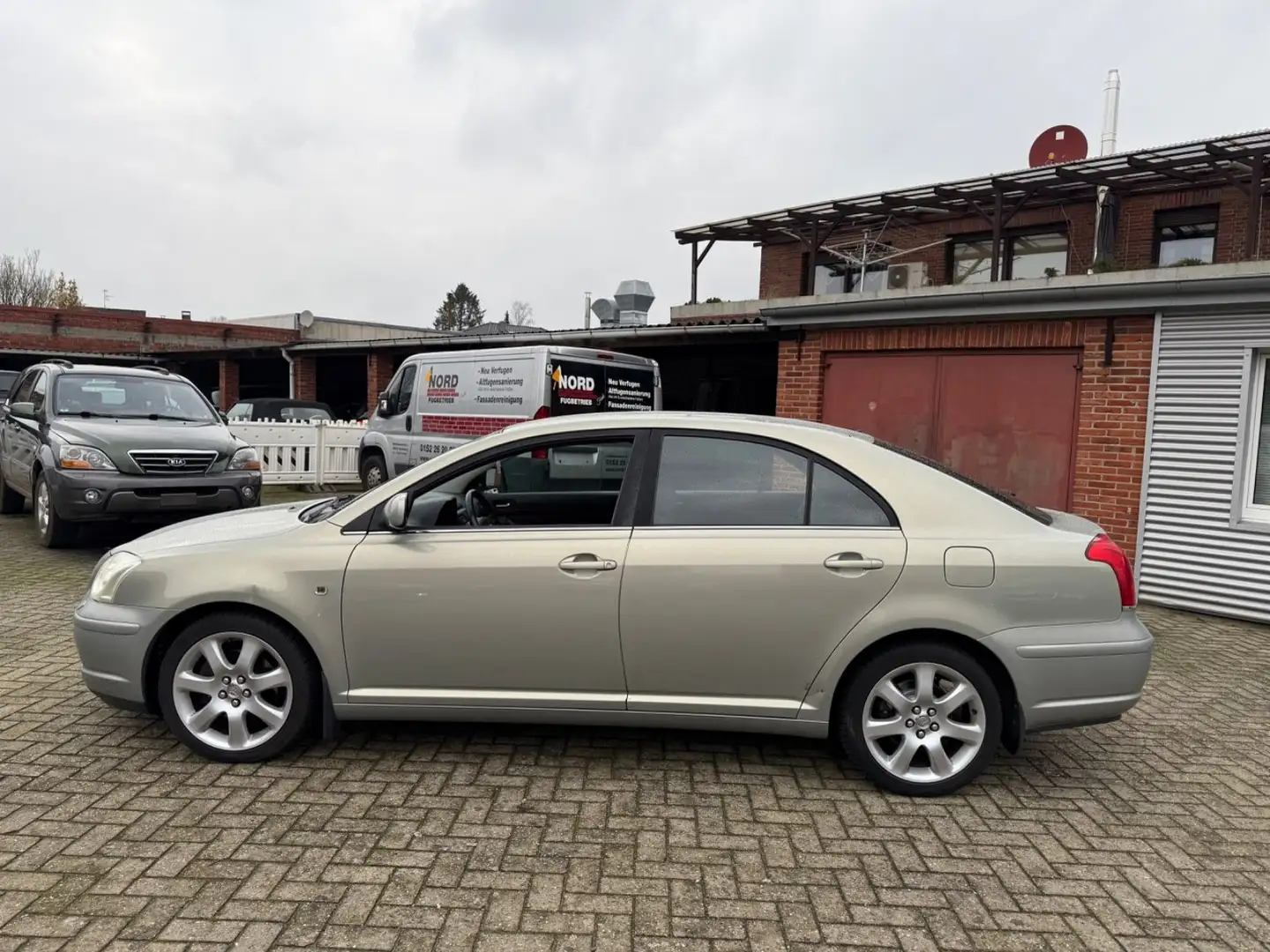 Toyota Avensis 2.4  Executive Liftback*12/2026T ÜV*AUTO - 2