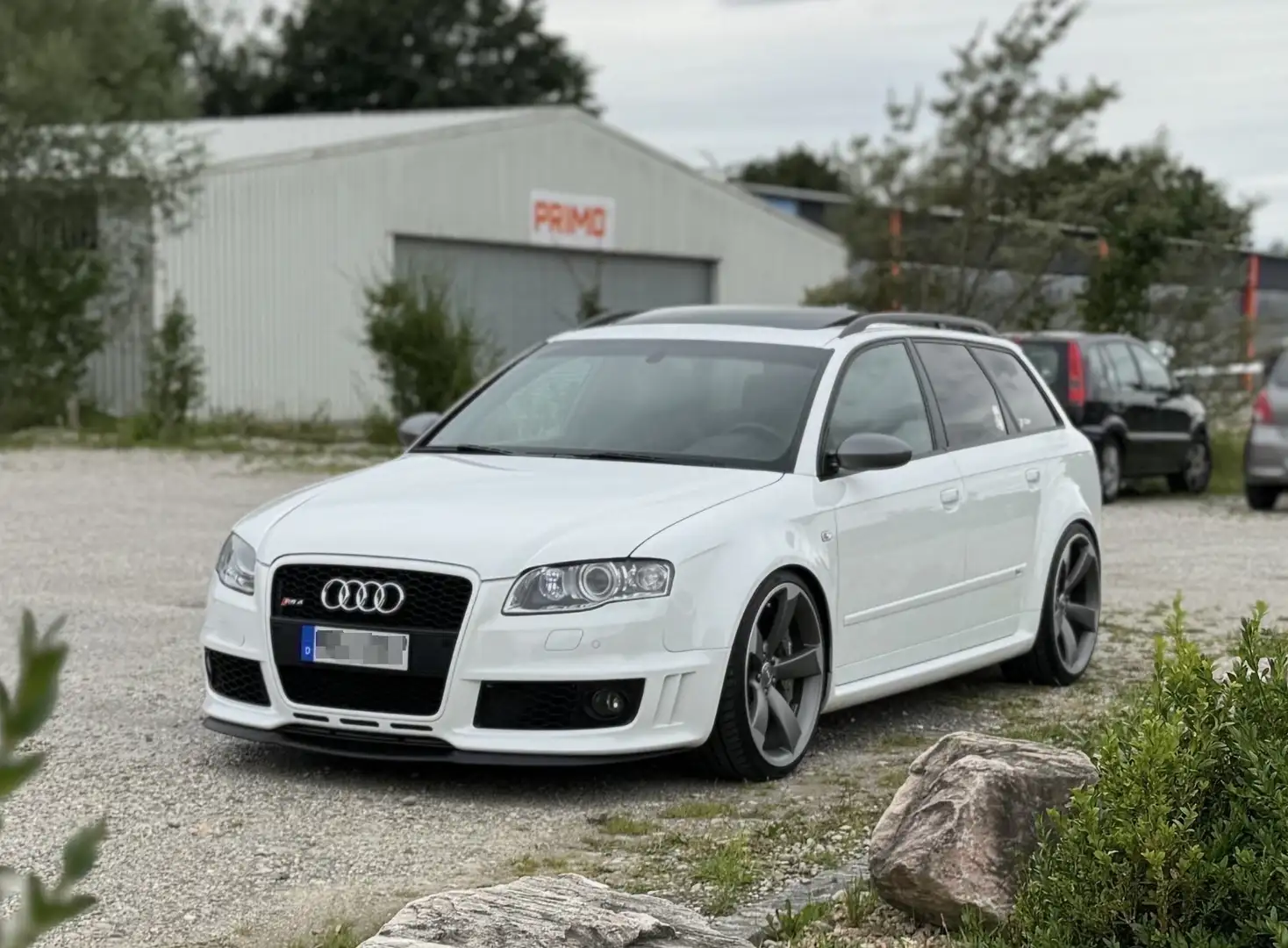Audi RS4 Avant | Stylepaket White (1 von 141) Bílá - 1