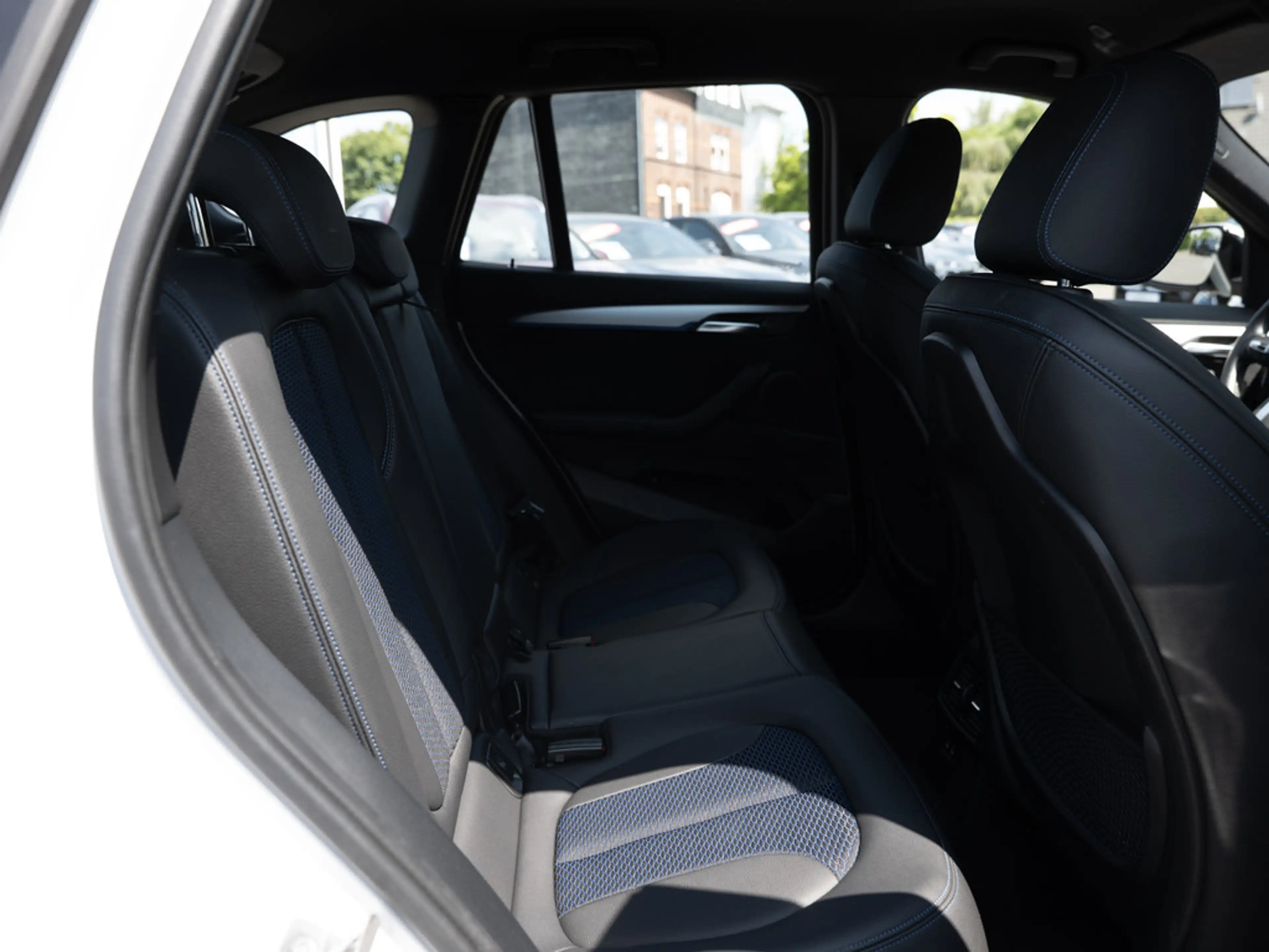 BMW X1 xDrive20i M-Sport LED NAVI KAMERA SHZ PDC — photo 11