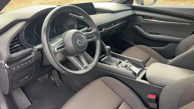 Mazda Mazda3 view 8