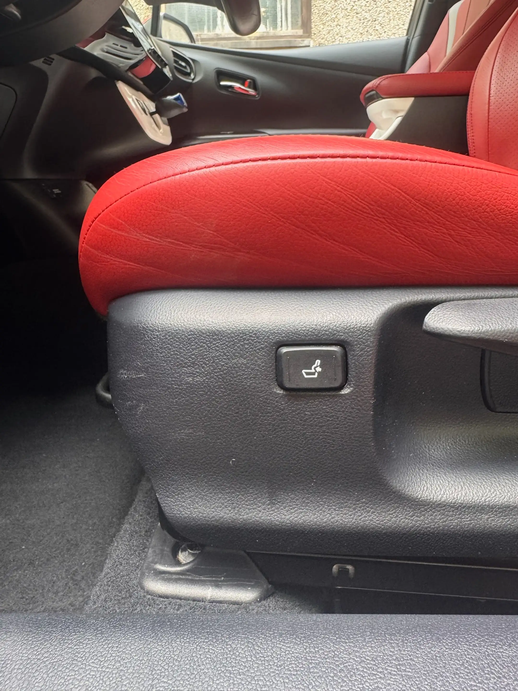 Toyota Prius 1.8i HYBRID - Red Edition - FULL Options — photo 14