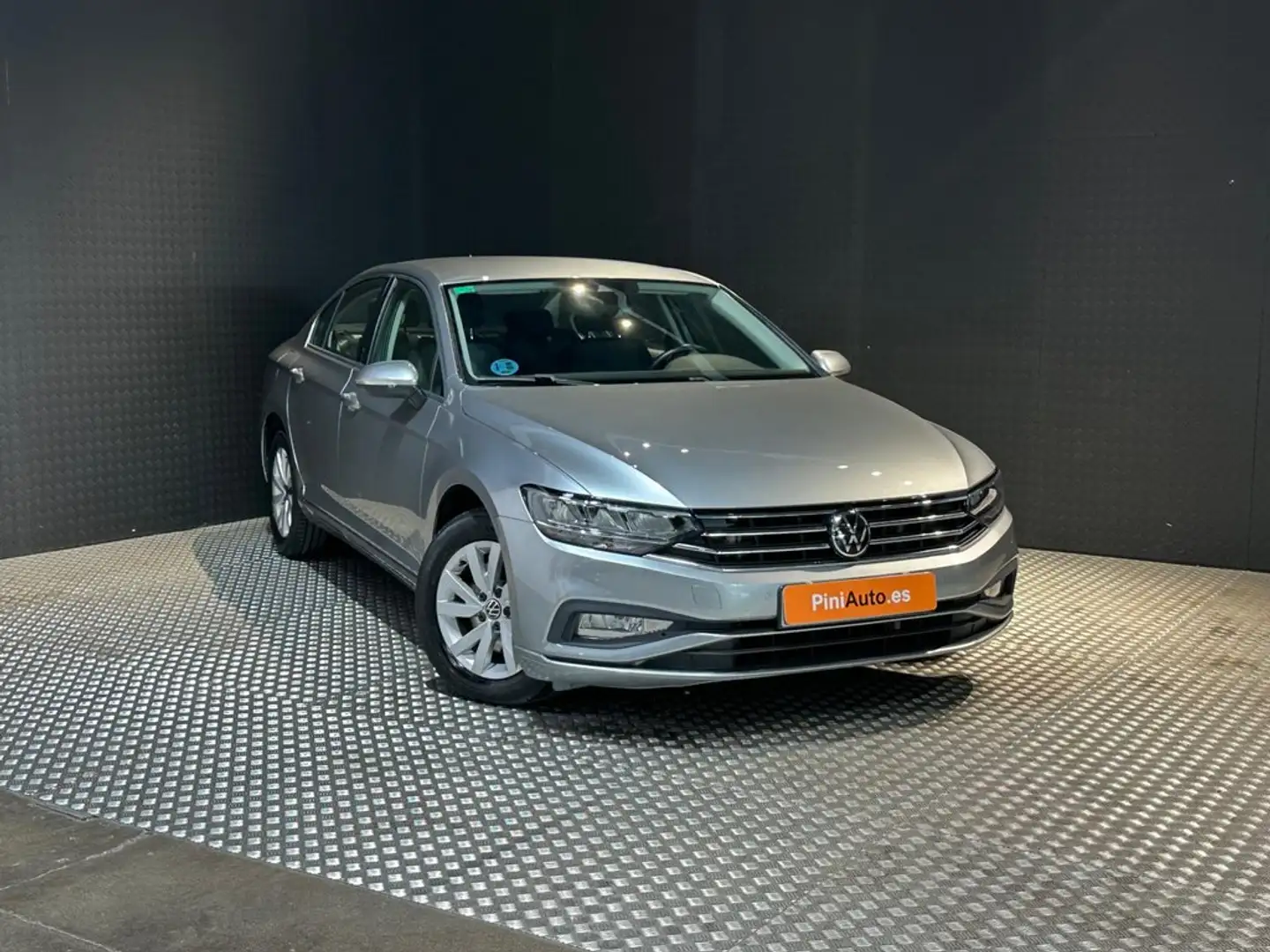 Volkswagen Passat 2.0TDI EVO Business 110kW Gris - 2