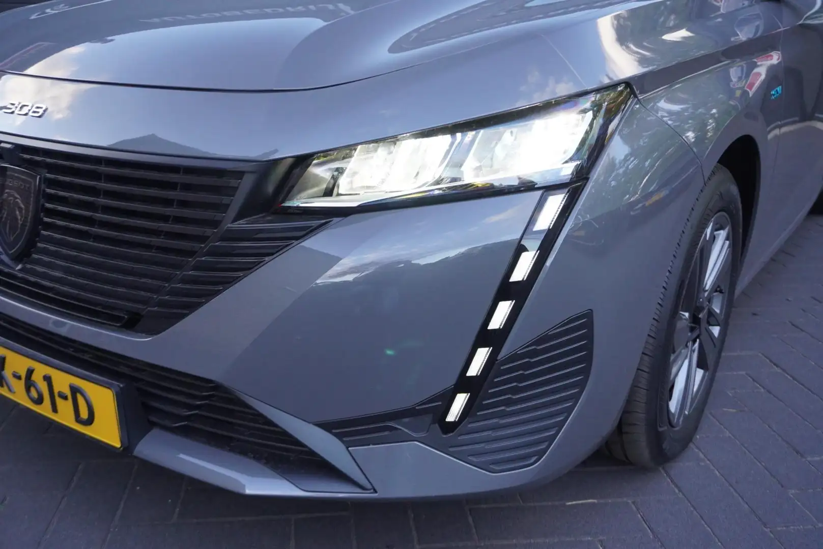 Peugeot 308 1.2 PureTech Active Aut/carplay/Navi/Cruise/Elec.c Grijs - 2
