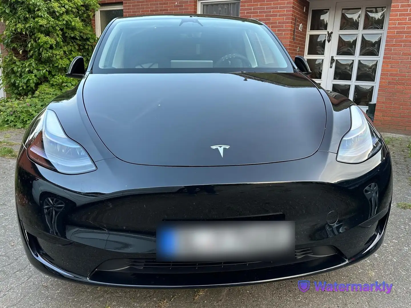 Tesla Model Y Basis RWD Schwarz - 1