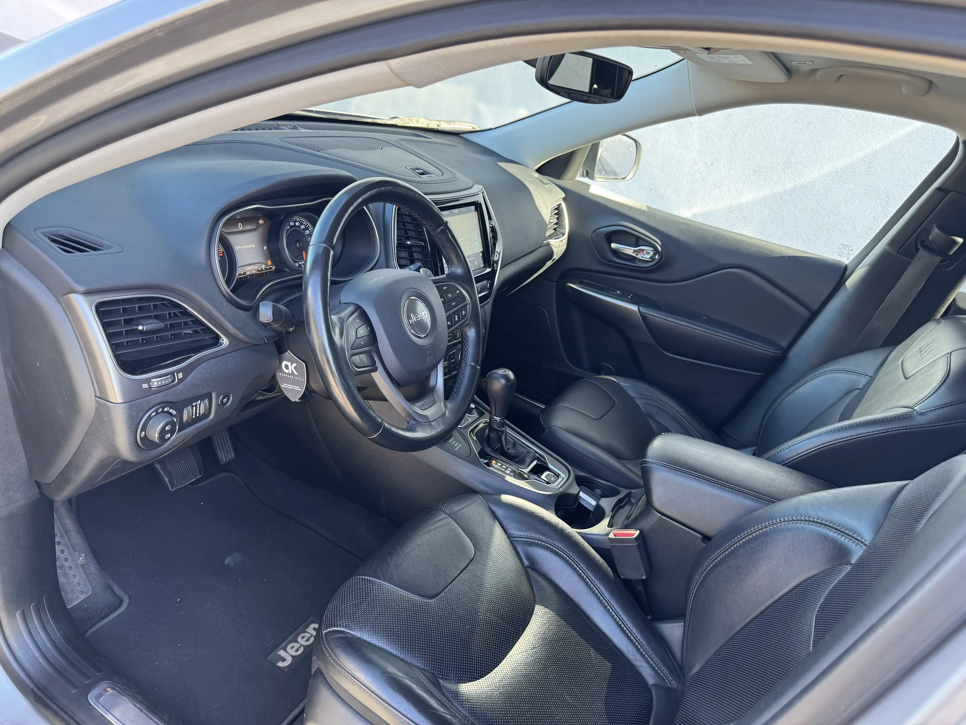 Jeep Cherokee Limited 4WD ( LEDER/NAVI/KAMERA/XENON/LED/ ERST 83 TKM) — photo 6