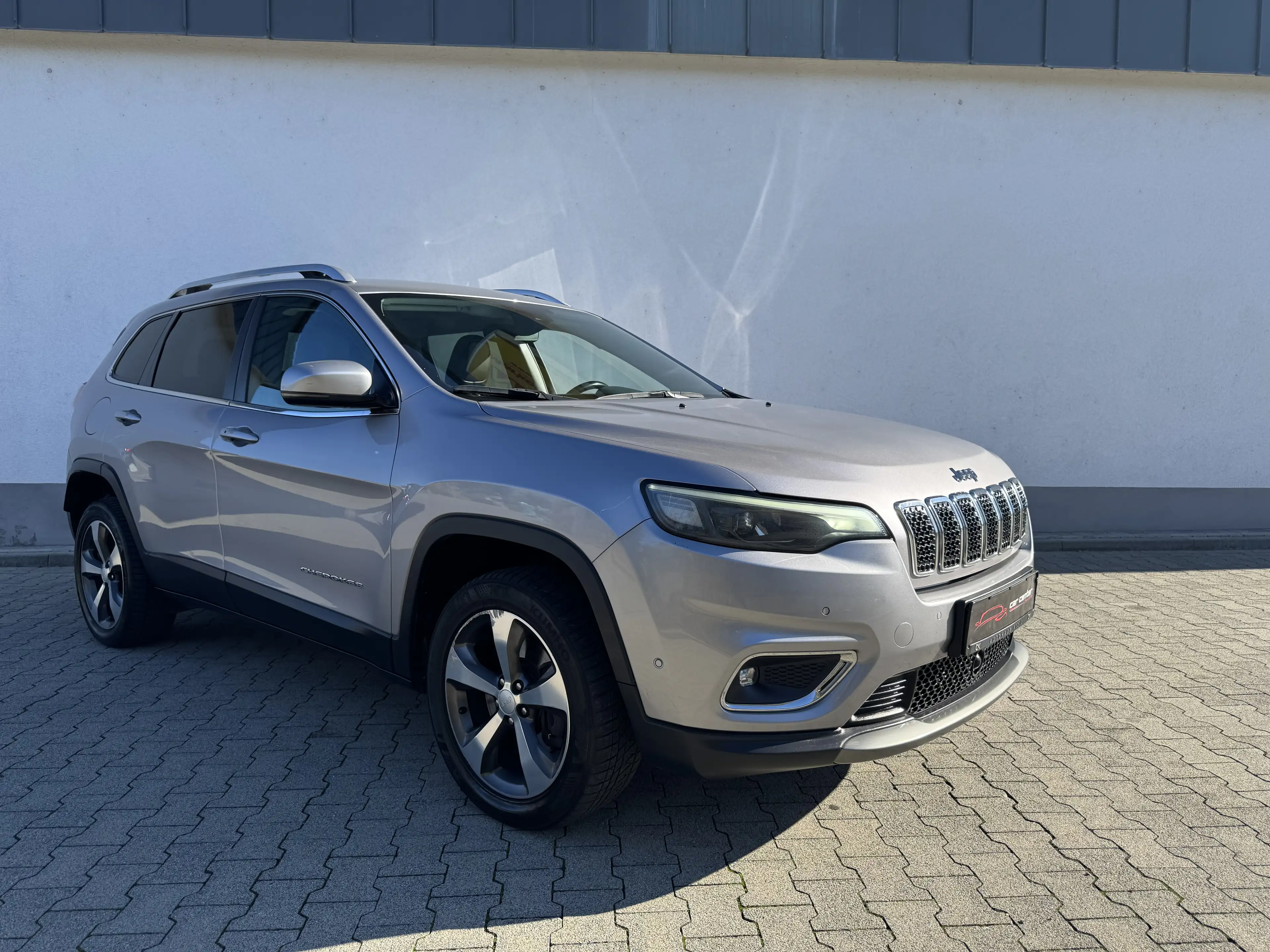 Jeep Cherokee Limited 4WD ( LEDER/NAVI/KAMERA/XENON/LED/ ERST 83 TKM) — photo 12