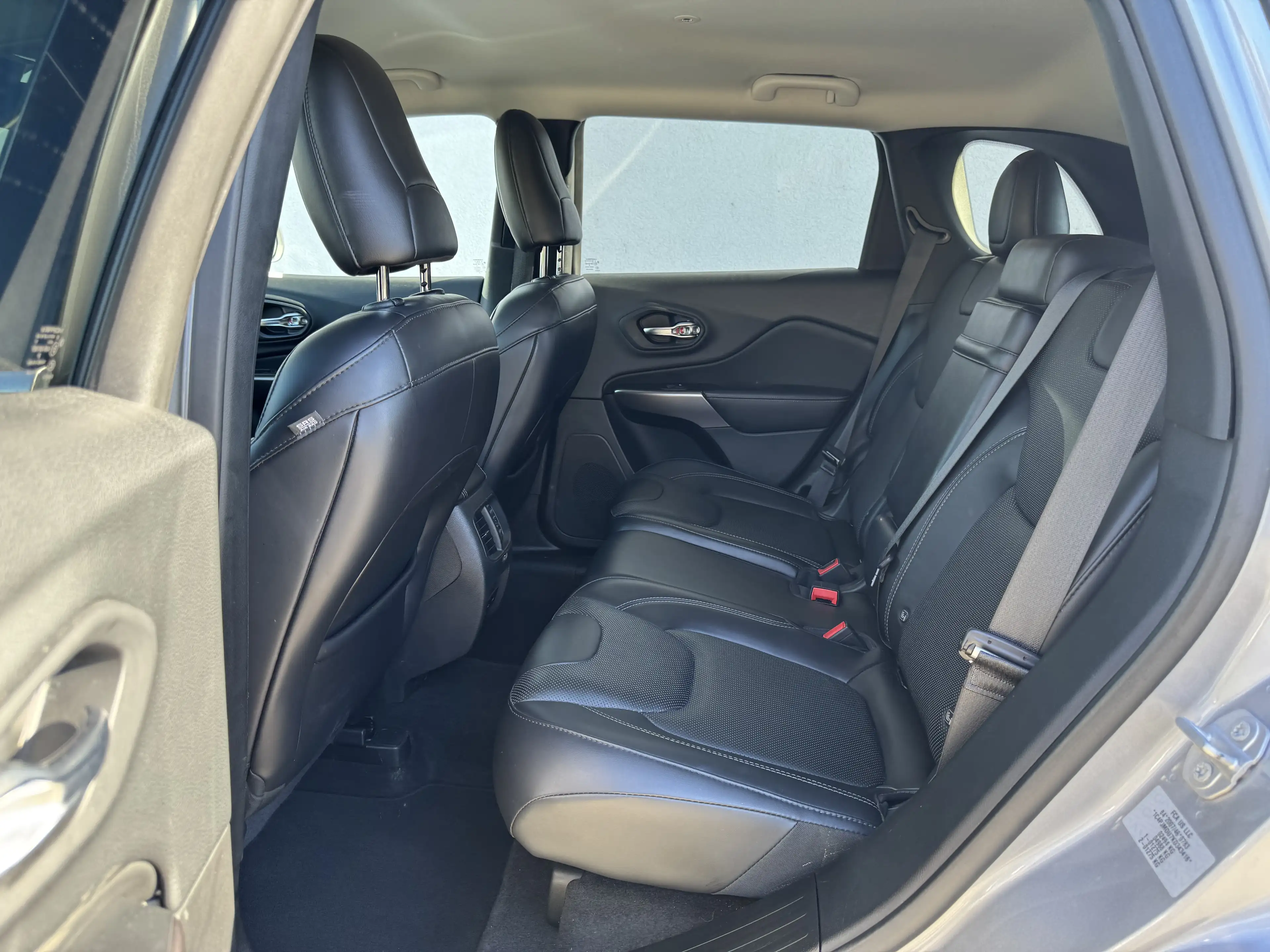 Jeep Cherokee Limited 4WD ( LEDER/NAVI/KAMERA/XENON/LED/ ERST 83 TKM) — photo 7