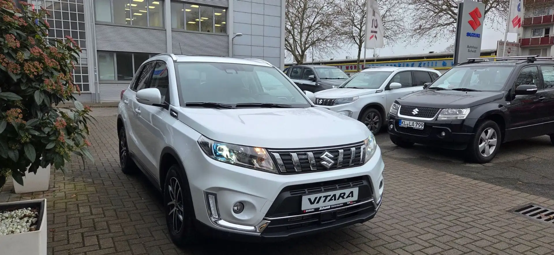 Suzuki Vitara 1.4 BOOSTERJET Comfort+ 4x4 Automatik Weiß - 2