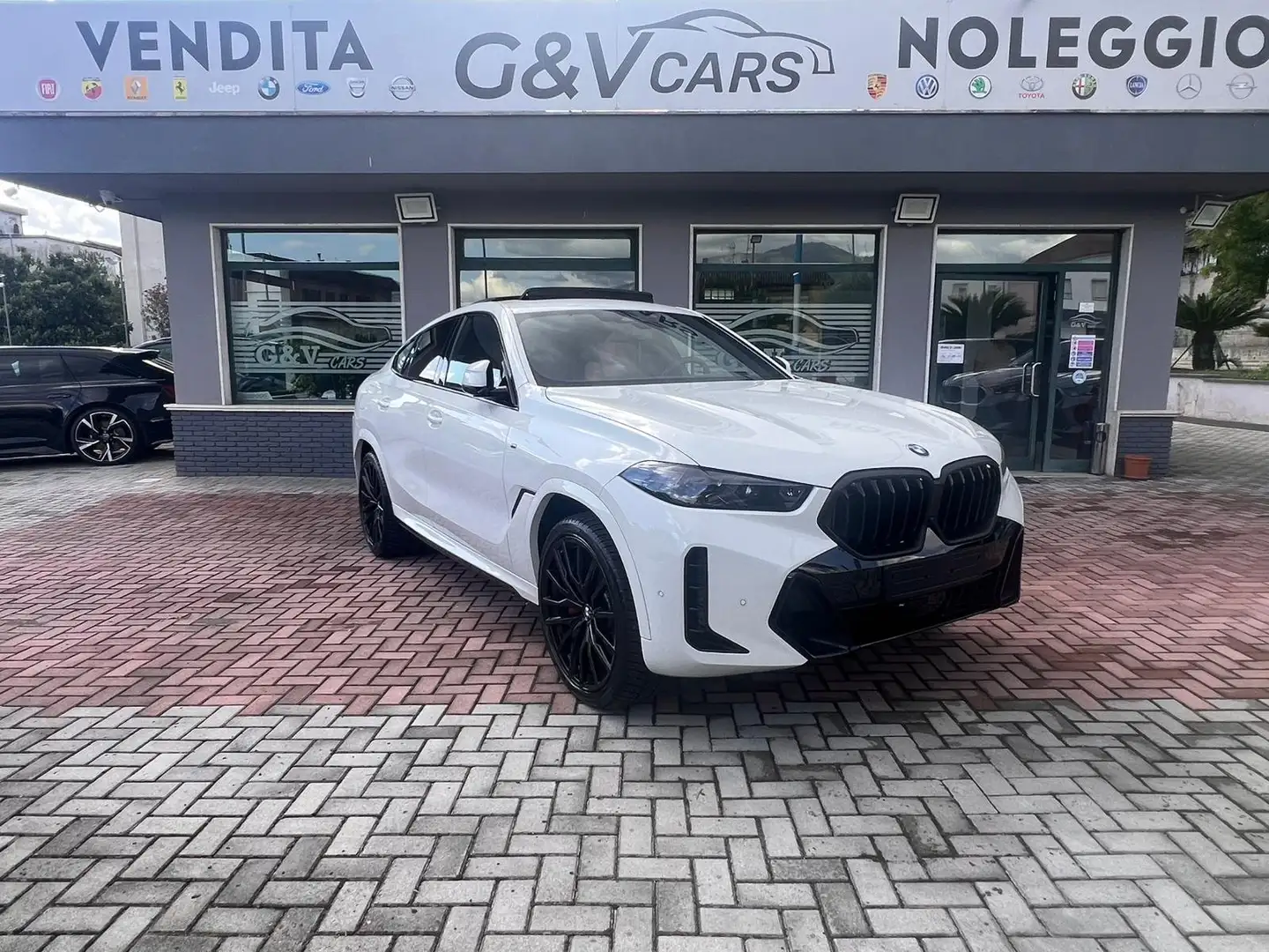 BMW X6 Acconto €35.000 Noleggio con riscatto NoScoring Bianco - 1
