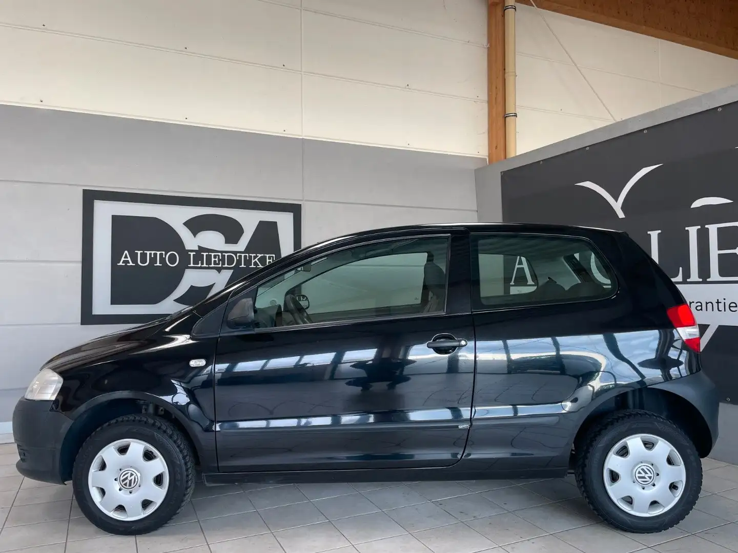 Volkswagen Fox Basis Schwarz - 2