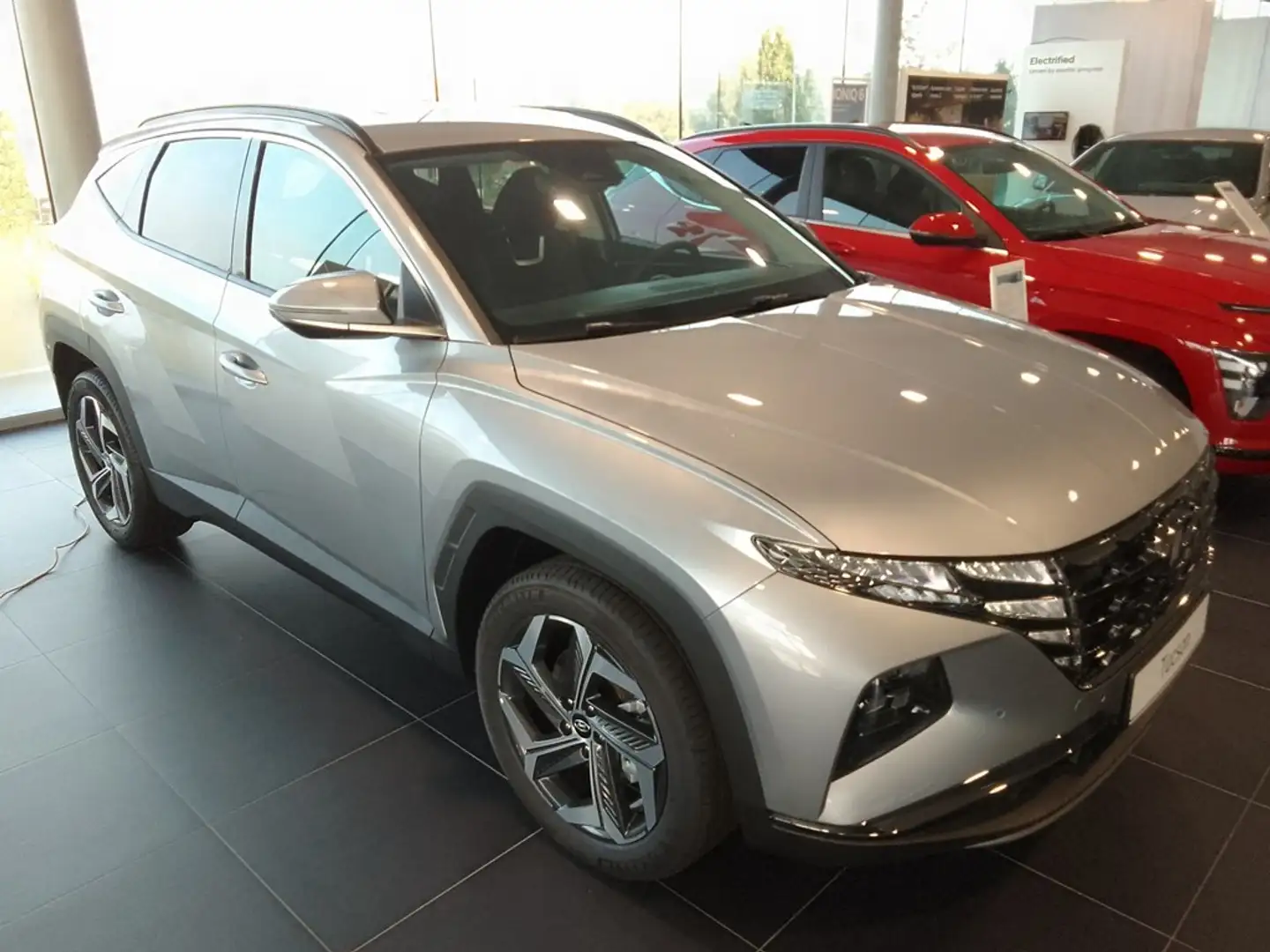 Hyundai TUCSON Feel Comfort HEV 1.6 T-GDi 215 A6 Zilver - 2