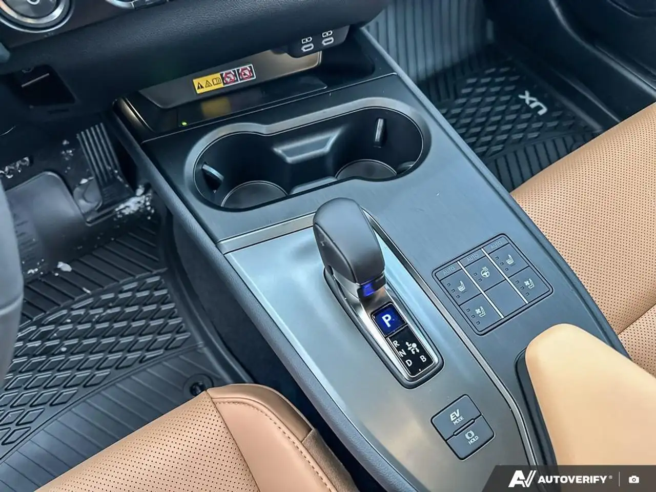 Lexus UX снимка Lexus UX