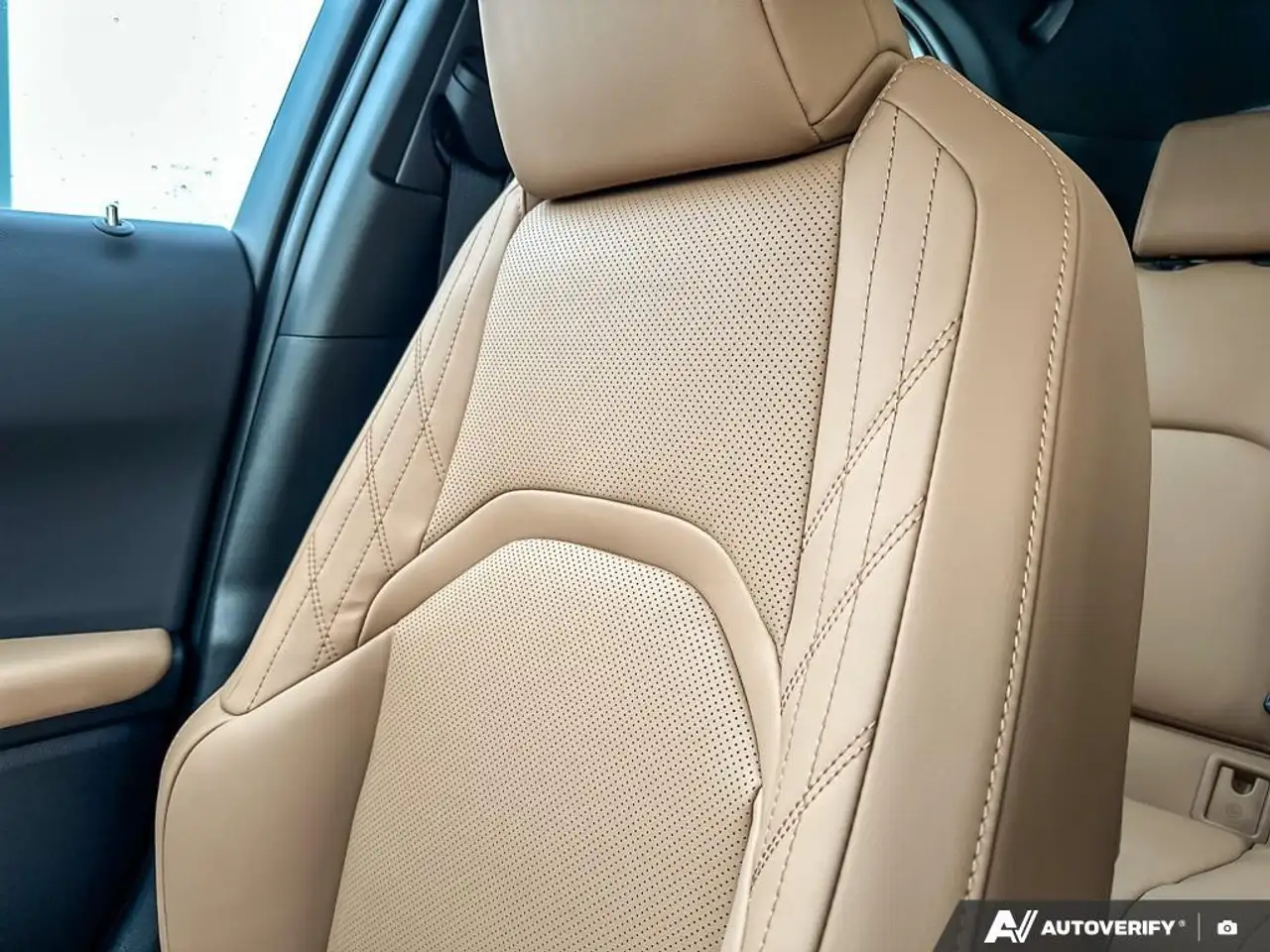 Lexus UX снимка Lexus UX