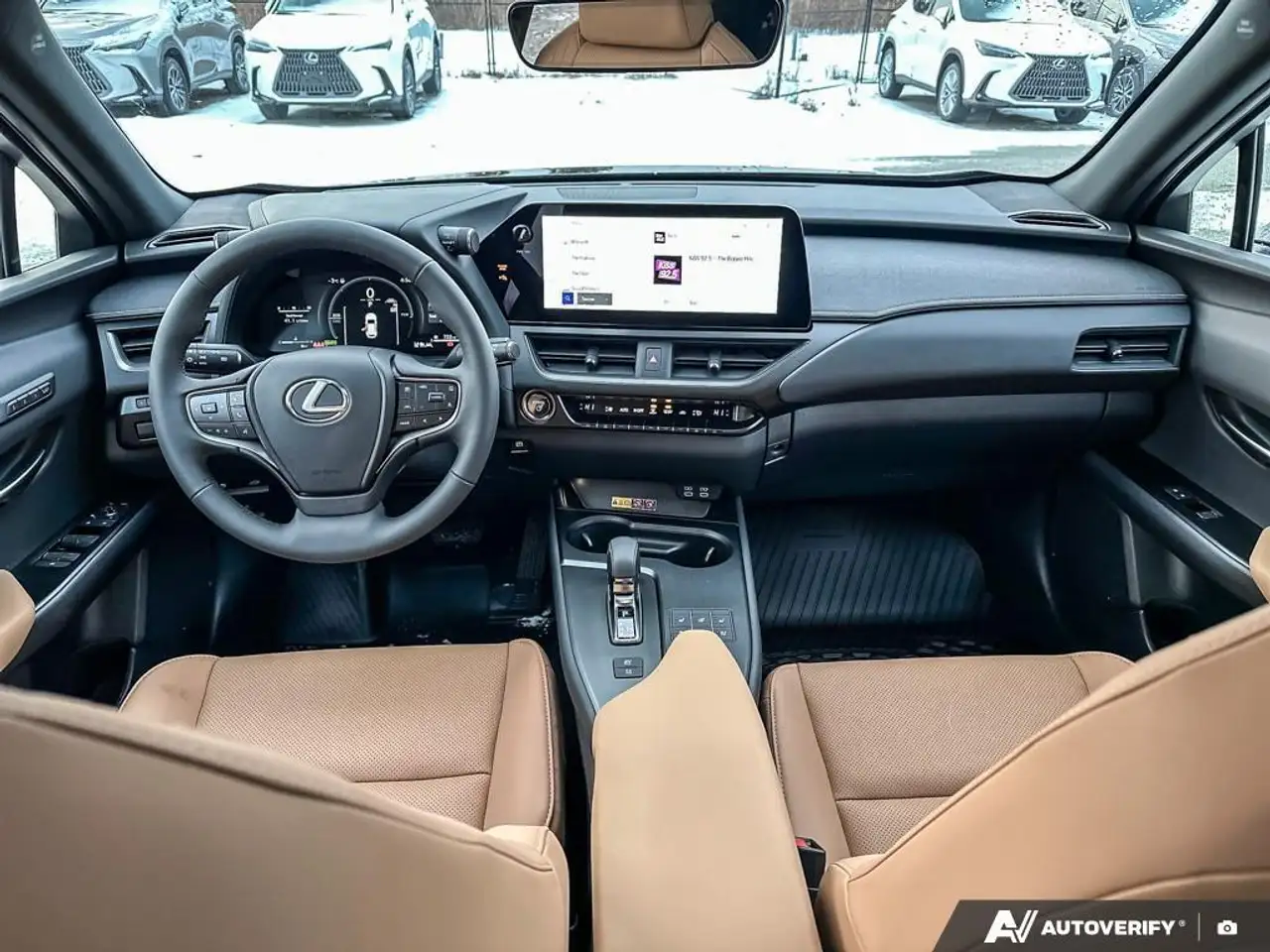 Lexus UX снимка Lexus UX