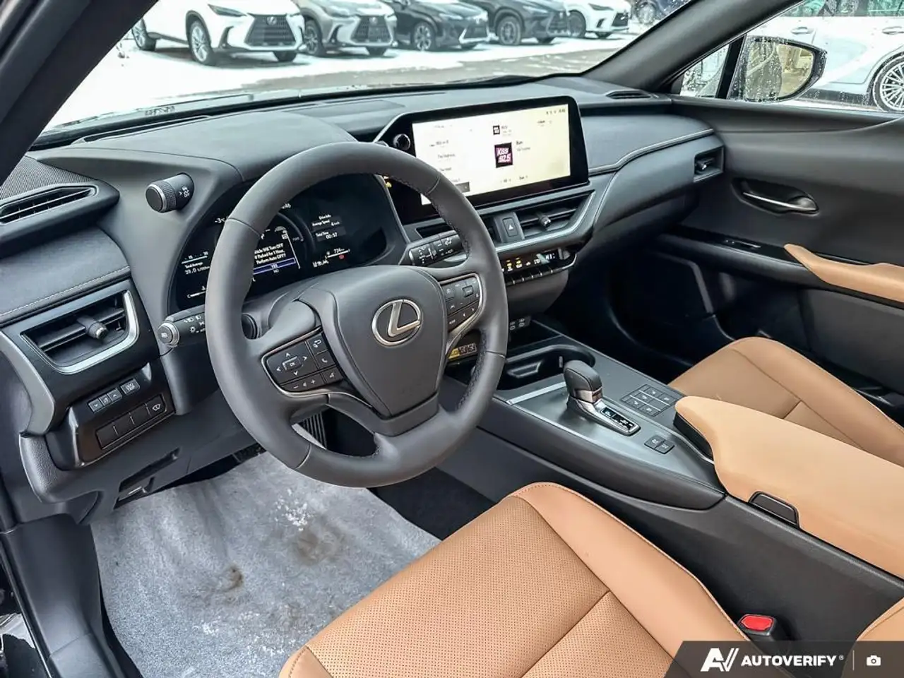 Lexus UX снимка Lexus UX
