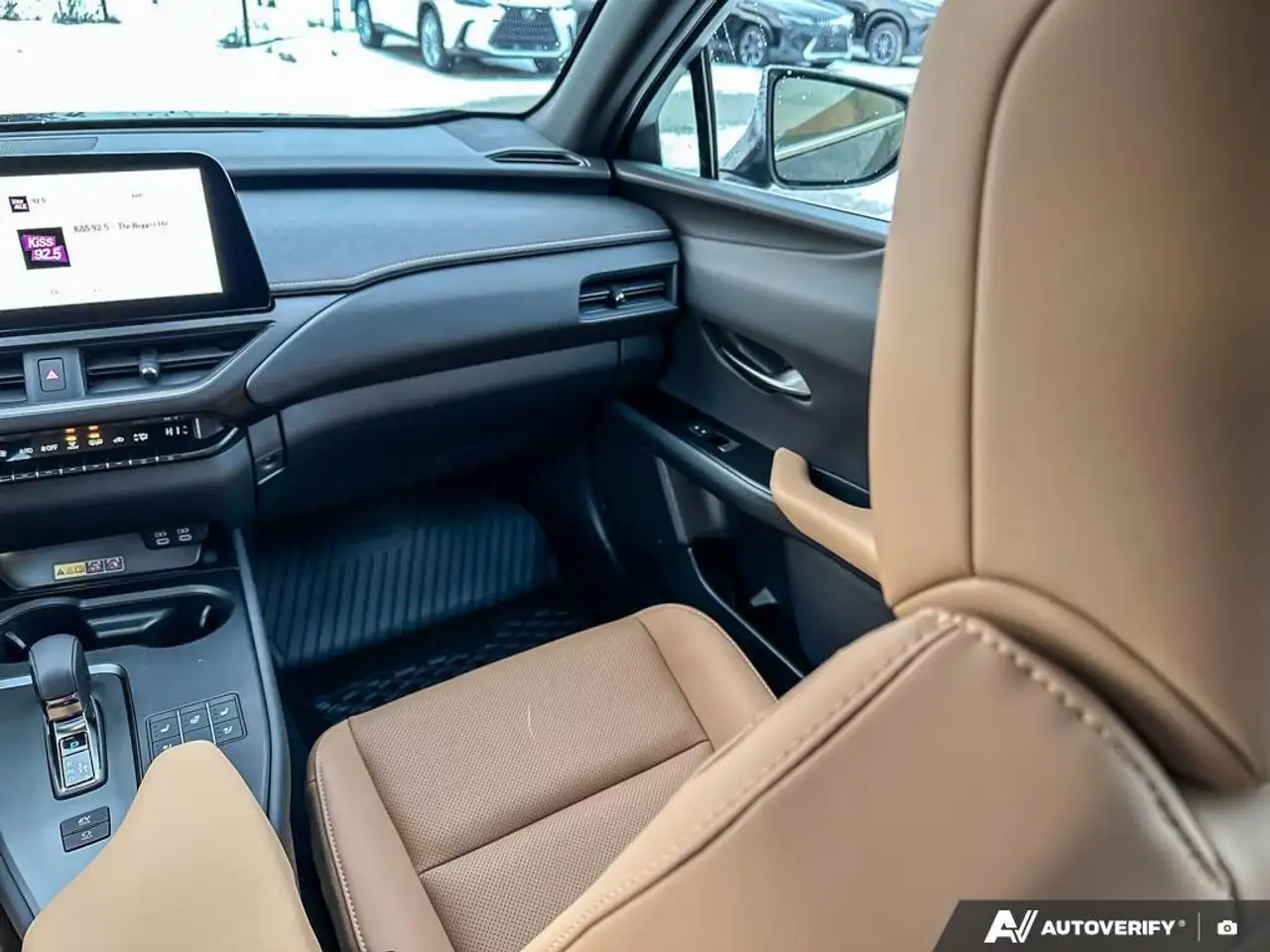 Lexus UX снимка Lexus UX