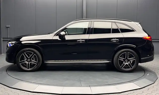 Mercedes-Benz GLC view 2
