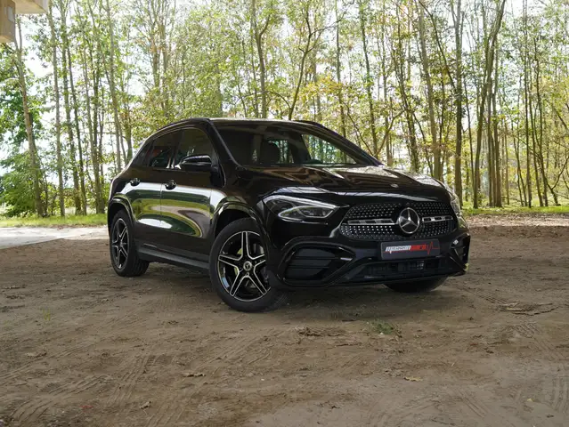 Mercedes-Benz Gla view 2