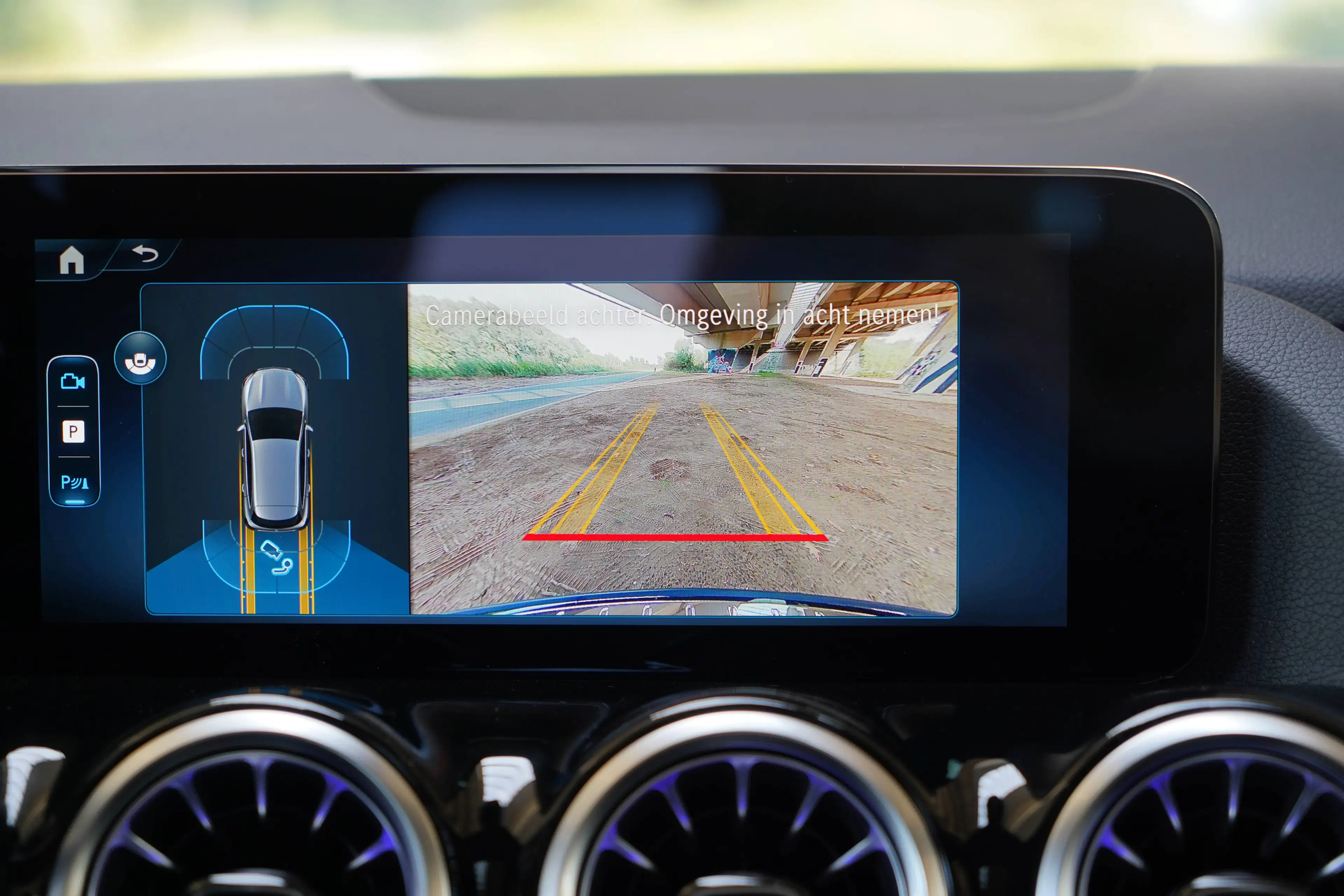 Mercedes-Benz GLA 200 AMG-Line | Nieuwe Wagen! | 1600km! | PANO | LED — photo 32