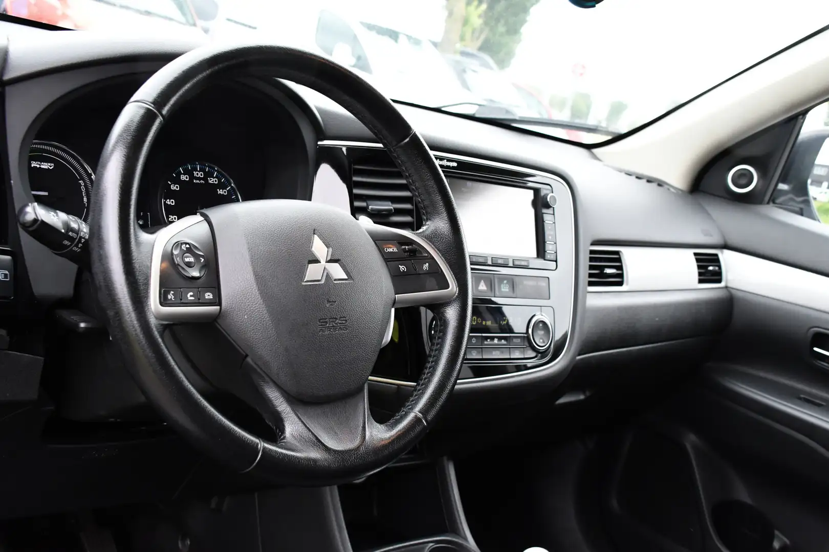 Mitsubishi Outlander 2.0 PHEV Executive Edition X-Line Cruise, Automaat Grijs - 2