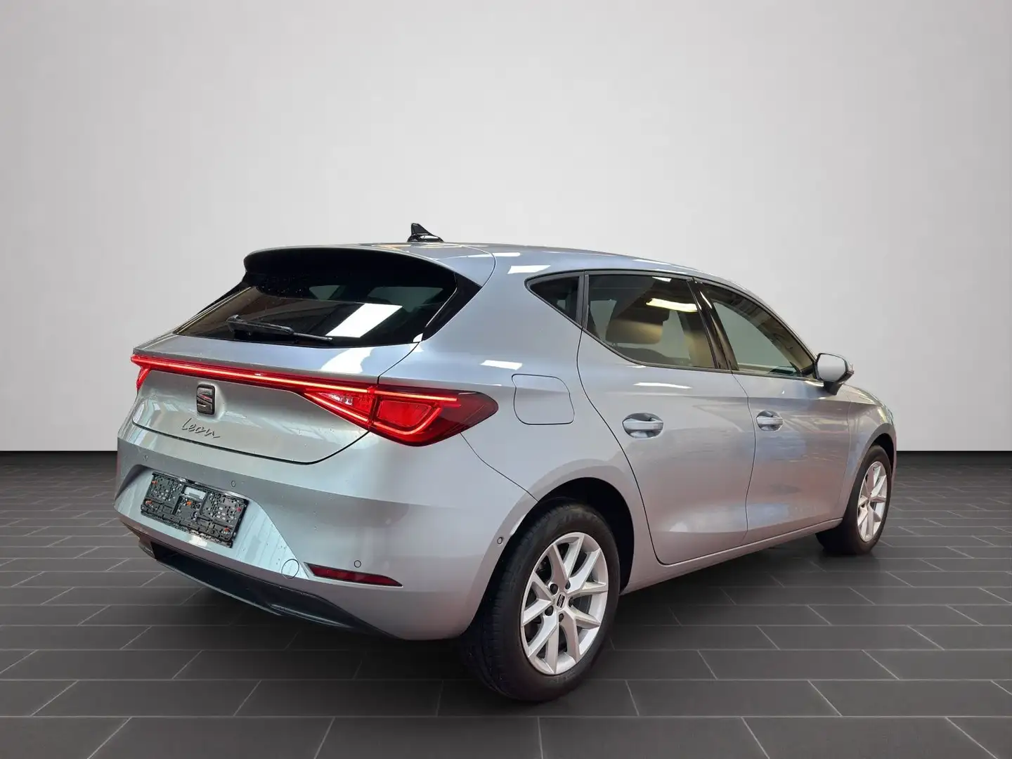 SEAT Leon Style 2.0 TDI DSG LED NAVI RFK EPH SHZ Silber - 2